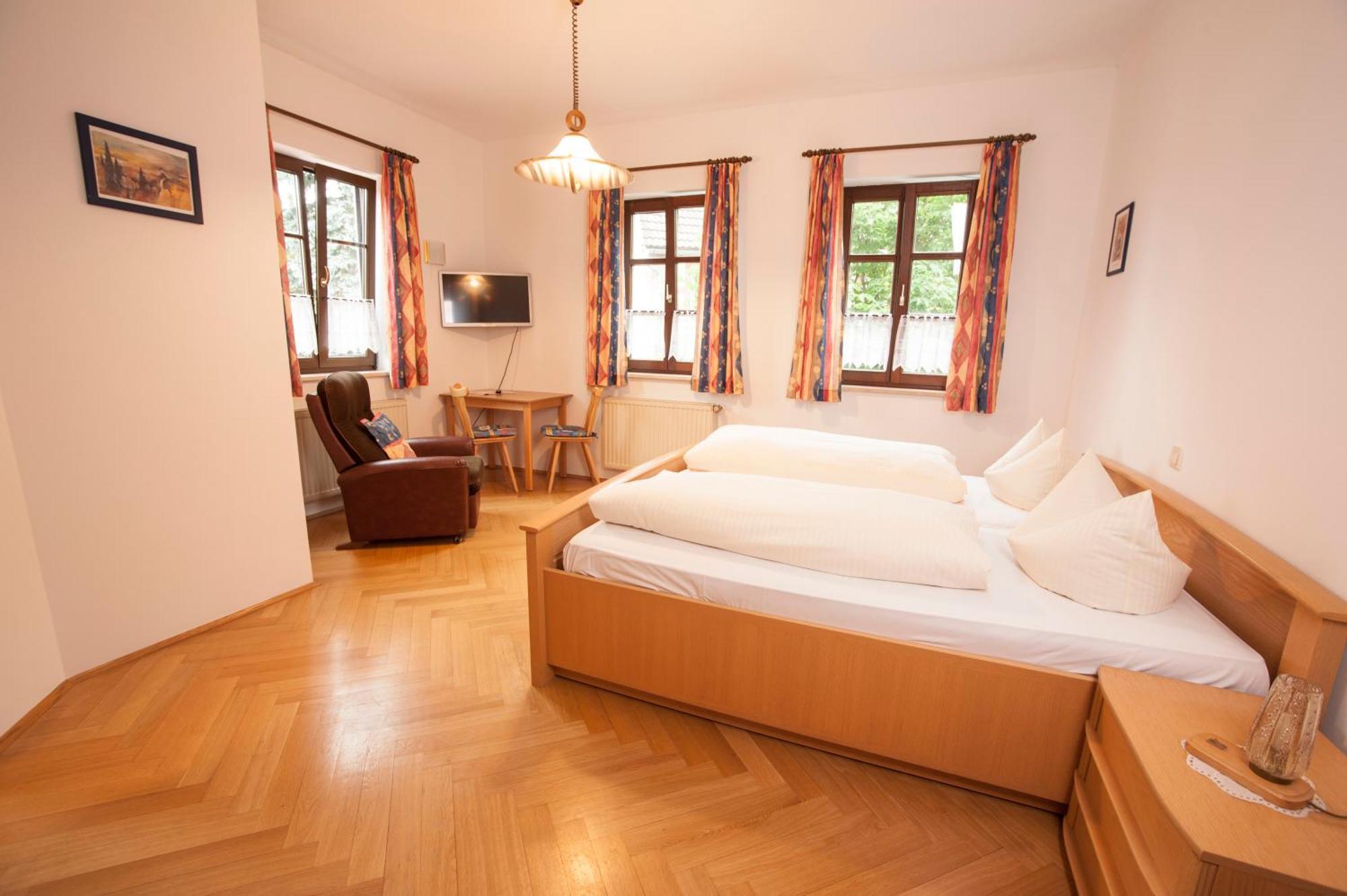 Gasthaus Schöllmann Feuchtwangen Zimmer foto