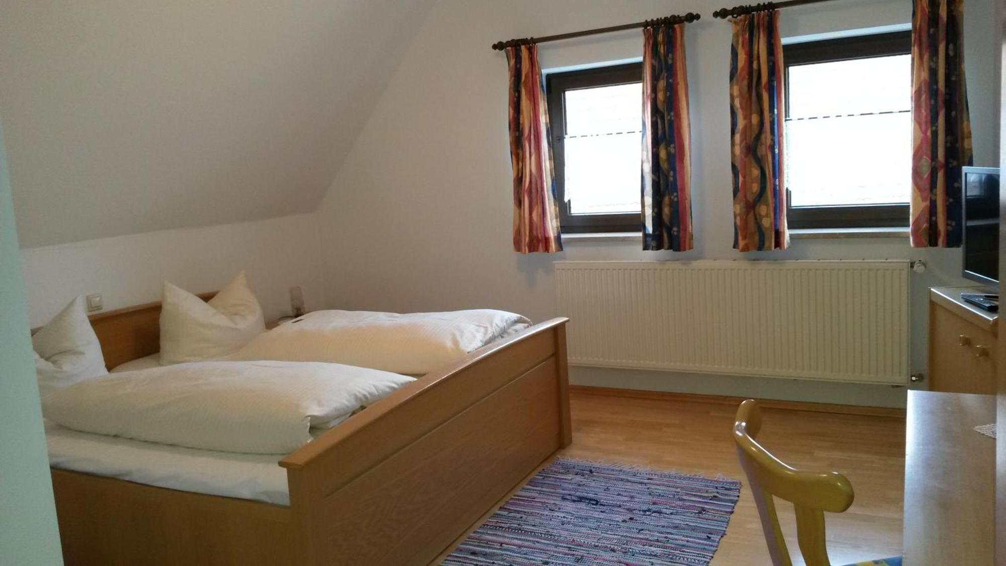 Gasthaus Schöllmann Feuchtwangen Zimmer foto